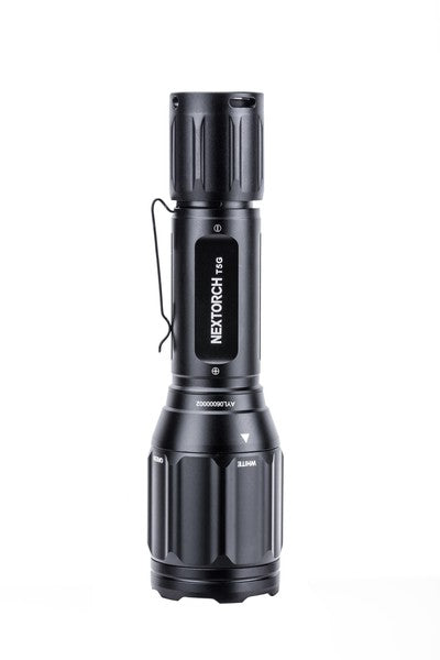 Schwarze NEXTORCH T5G Dual-LED Jagdtaschenlampe mit robustem Metallgehäuse, kompakter Bauform und seitlicher Cliphalterung.