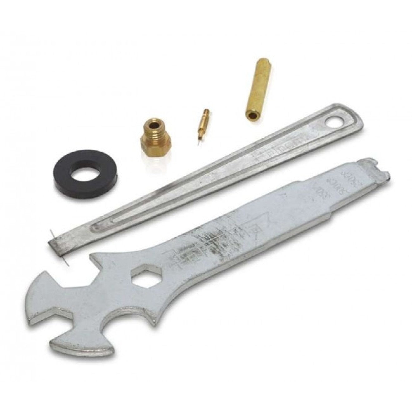 Set aus silbernem Metallwerkzeug mit Schlüssel, Dichtungsring und kleinen Messingteilen für Campinglaterne.