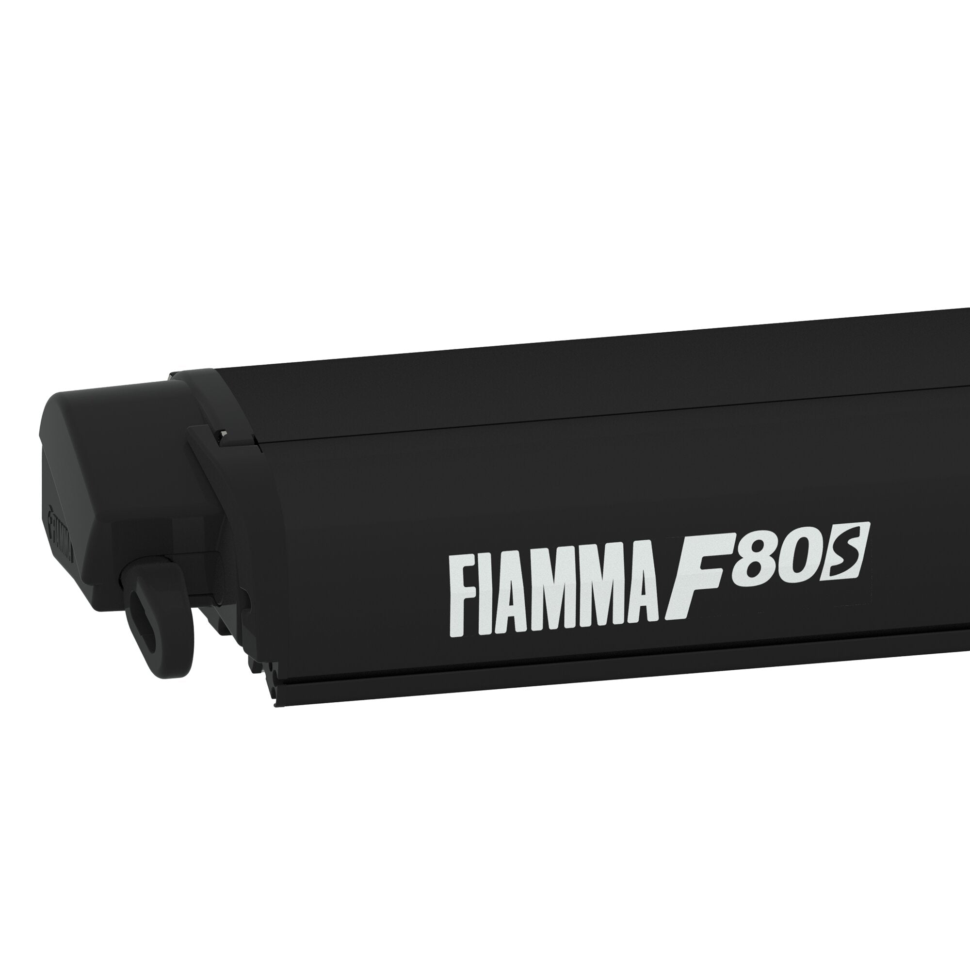 Schwarzes Markisenkassettengehäuse mit sichtbarer Aufschrift FIAMMA E80S, linke Montageschnittstelle und Gehäusekante im Bildausschnitt