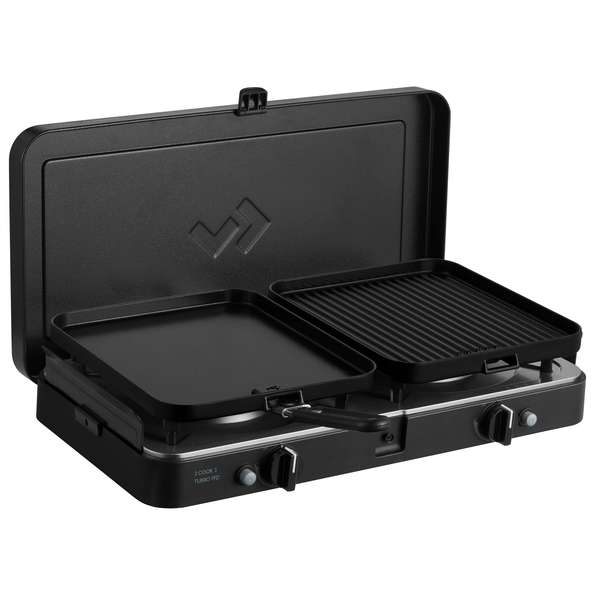 Schwarzer Gaskocher mit aufgeklapptem Deckel, sichtbarer Innenbereich mit Grillrost, vorne Knopf und Beschriftung 2 COOK 3 TURBO FFD