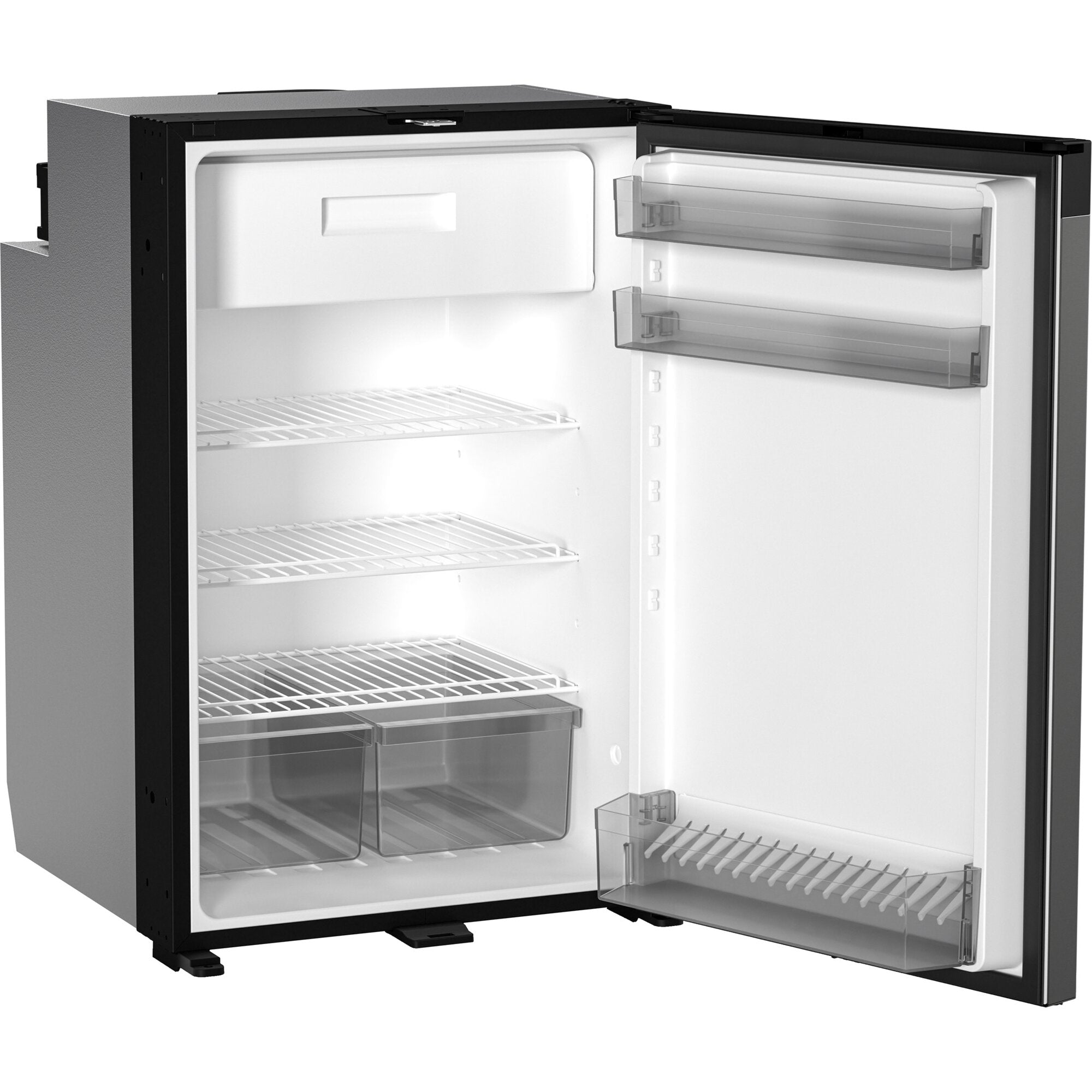 Offener Dometic NRX 130C Kompressorkühlschrank mit schwarzer Front, hellem Innenraum, drei transparenten Türablagen und Gefrierfach oben links