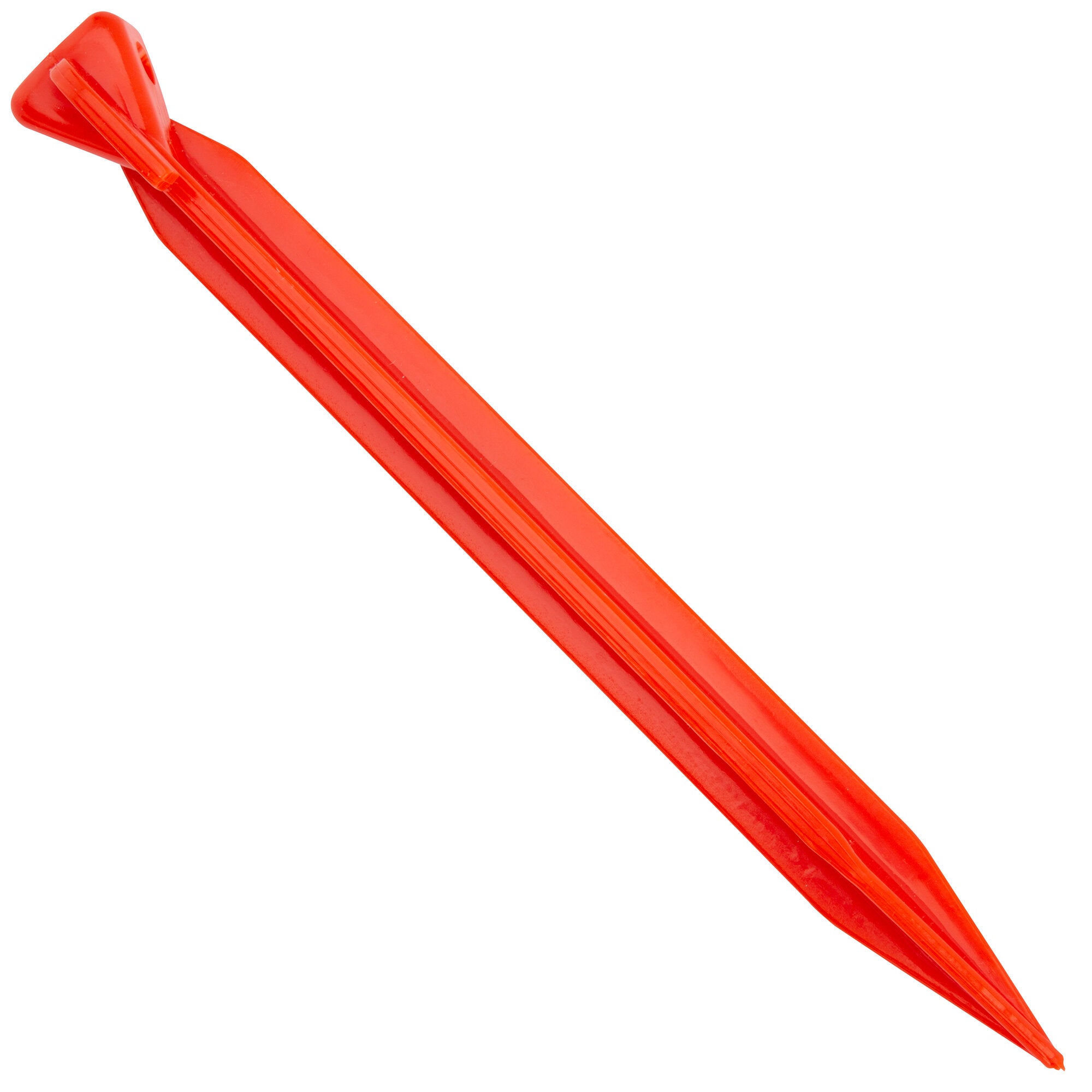 Roter Zelthering aus Kunststoff, ca. 30 cm lang, diagonale Aufnahme, spitz zulaufendes Ende und kleines Loch am Kopf sichtbar