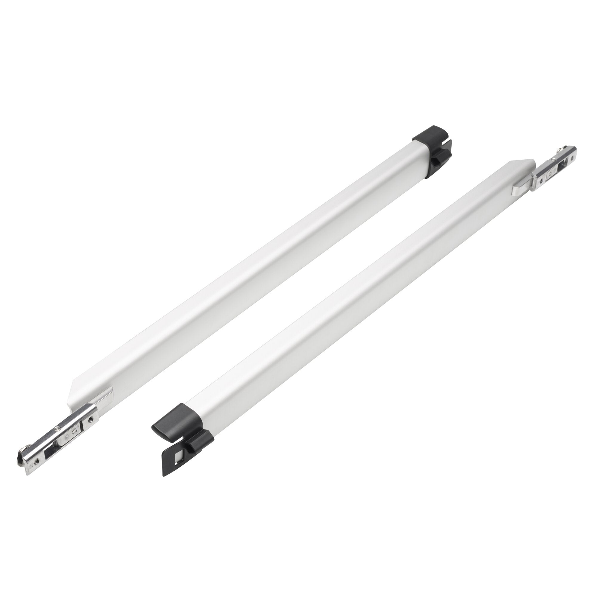 Zwei silberne Aluminium-Schienen eines Spannarm-Sets mit schwarzen Endkappen und montiertem Befestigungsmaterial, Nahaufnahme der Bauteile