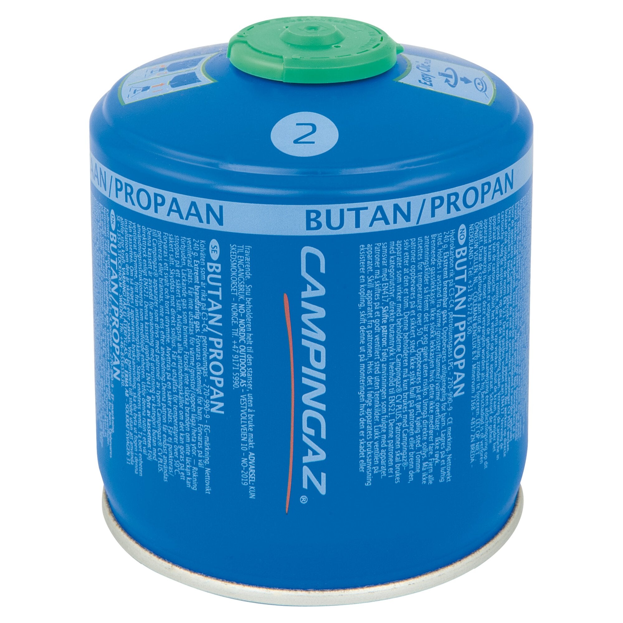 Nahaufnahme einer blauen Gaskartusche mit grünem Ventilschutzdeckel, umlaufendes Band mit Butan/Propan an der Seite und weißem Bodenrand