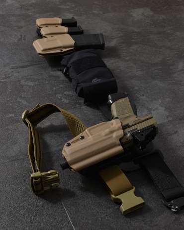 BGs Kane und Malin Holster in FDE – Farbreferenz