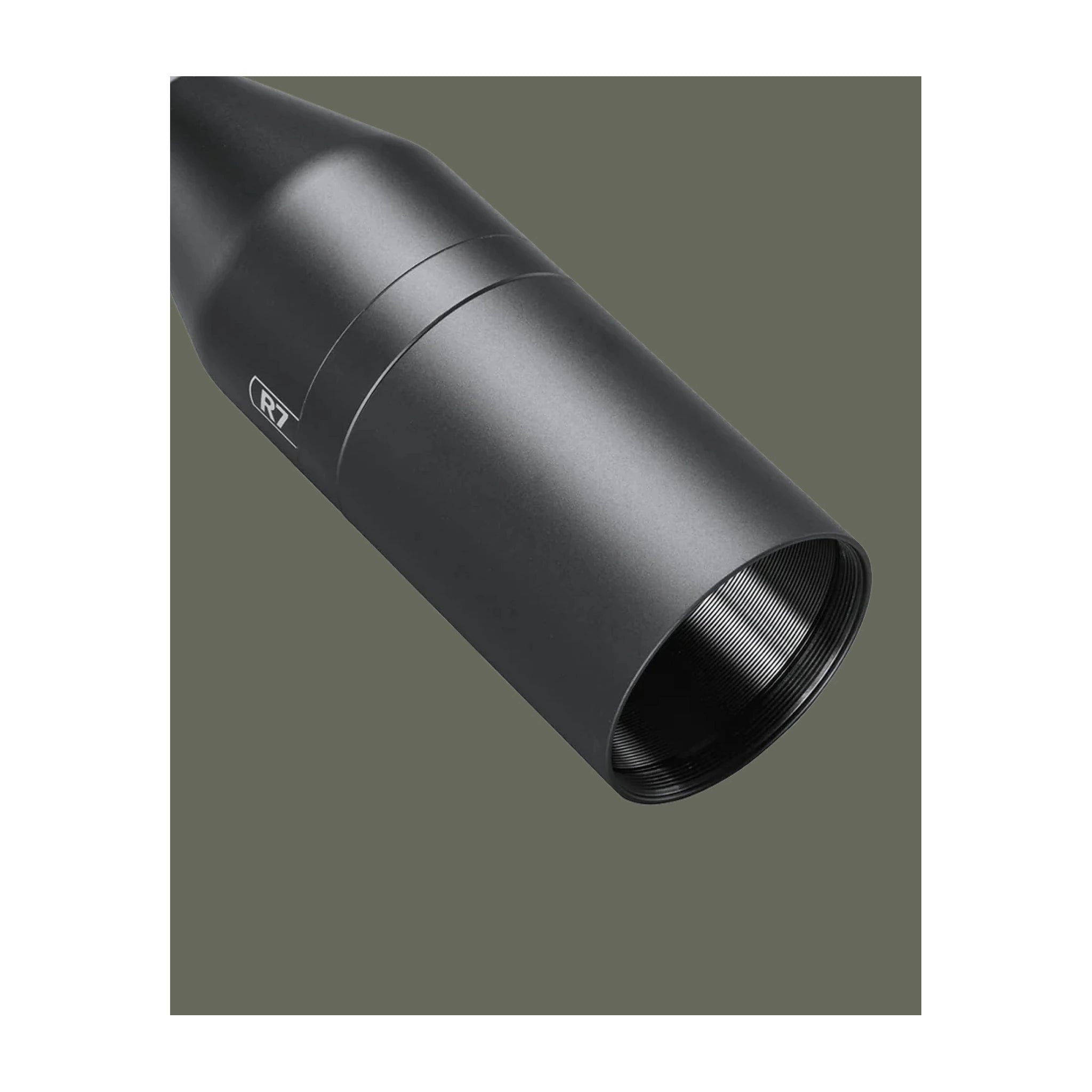 Bushnell R7 3–15×50 in Detailansicht des Objektivbereichs