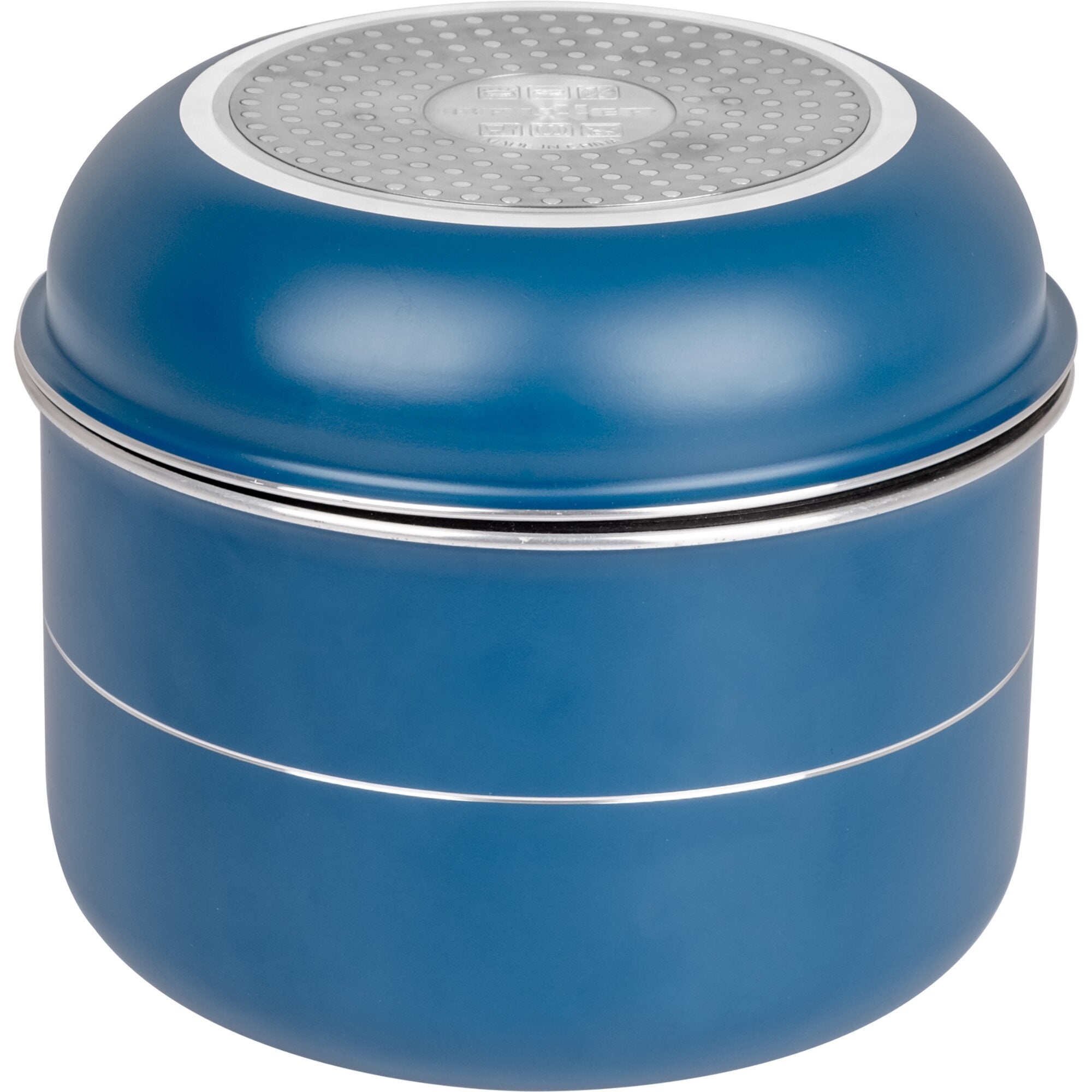 Nahaufnahme eines blauen Kochtopfs mit silbernem perforierten Dampfaufsatz auf der Oberseite, umlaufendem Metallrand und glatter Lackierung