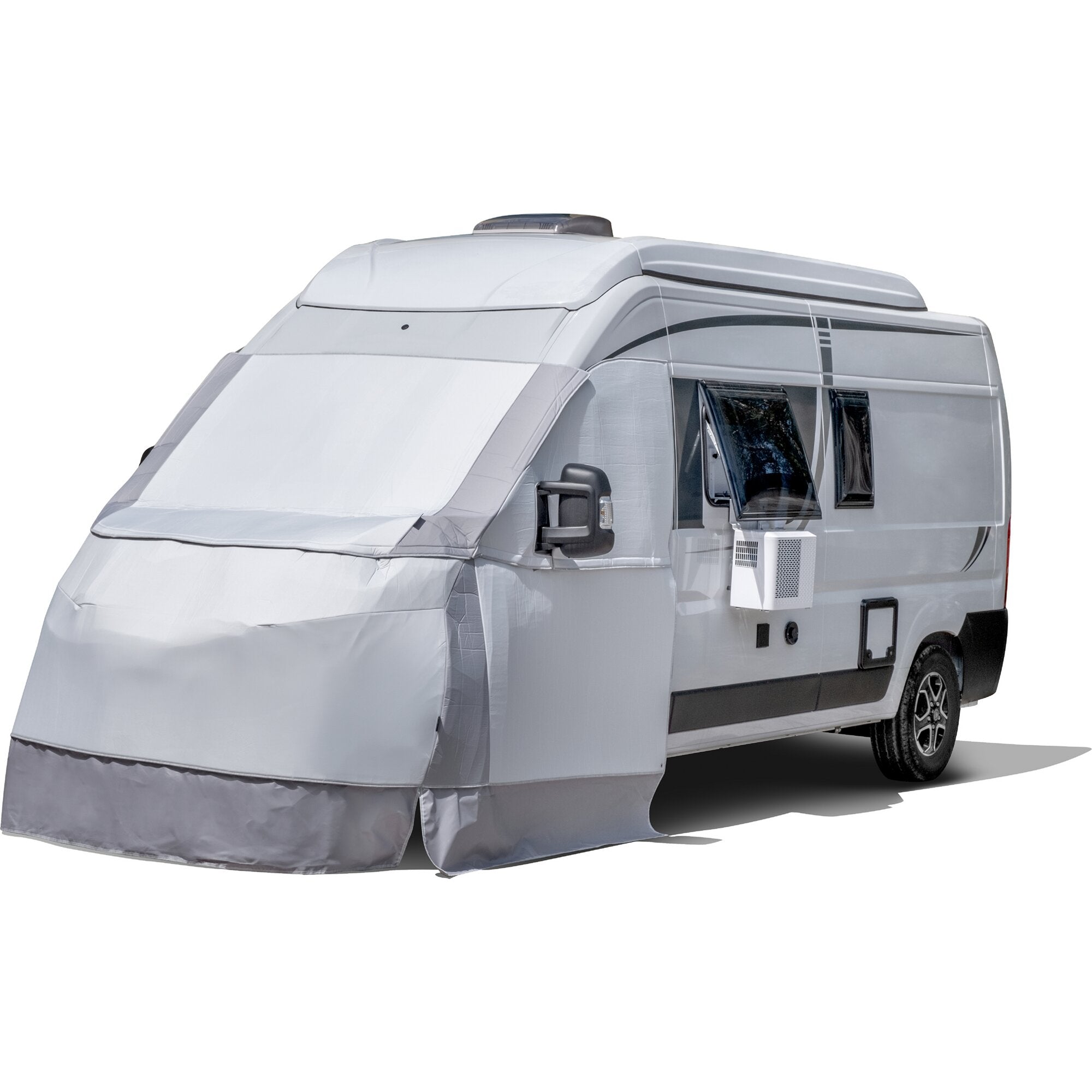 Vorderer Teil eines weißen Wohnmobils mit silberner Fahrerhaus-Isoliermatte Cli-Mats Split NG, die Windschutzscheibe und Frontbereich bedeckt, Dachhaube sichtbar
