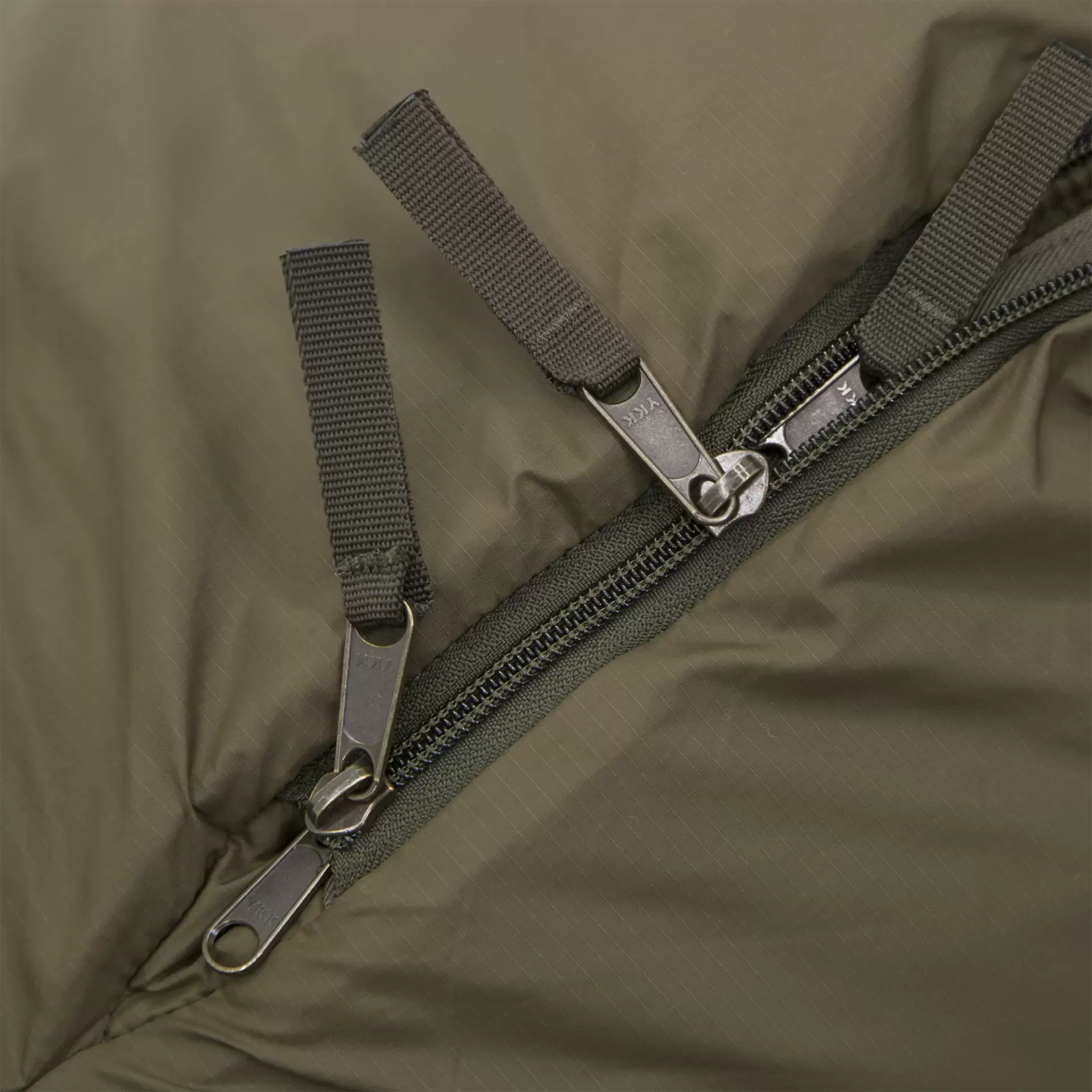 Carinthia Eagle Sommerschlafsack in Oliv – Kompressionsansicht