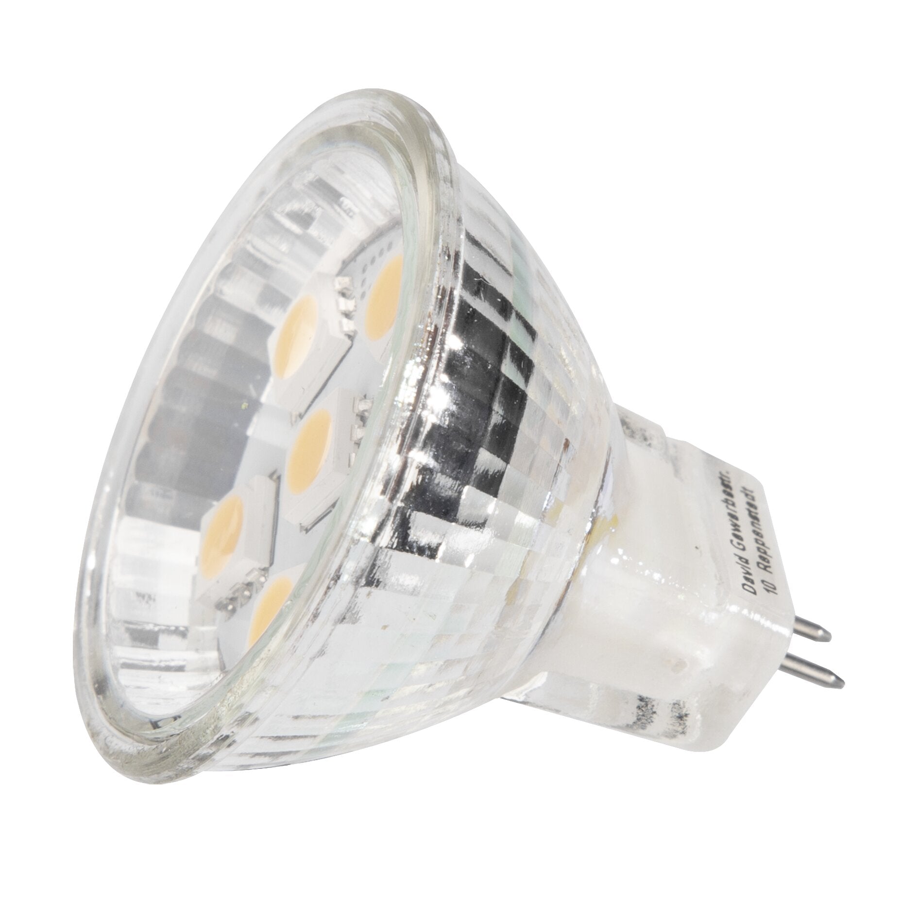 Nahaufnahme eines transparenten LED-Leuchtmittels mit GU4-Pinbasis, sichtbare gelbe LED-Chips hinter der gläsernen Abdeckung