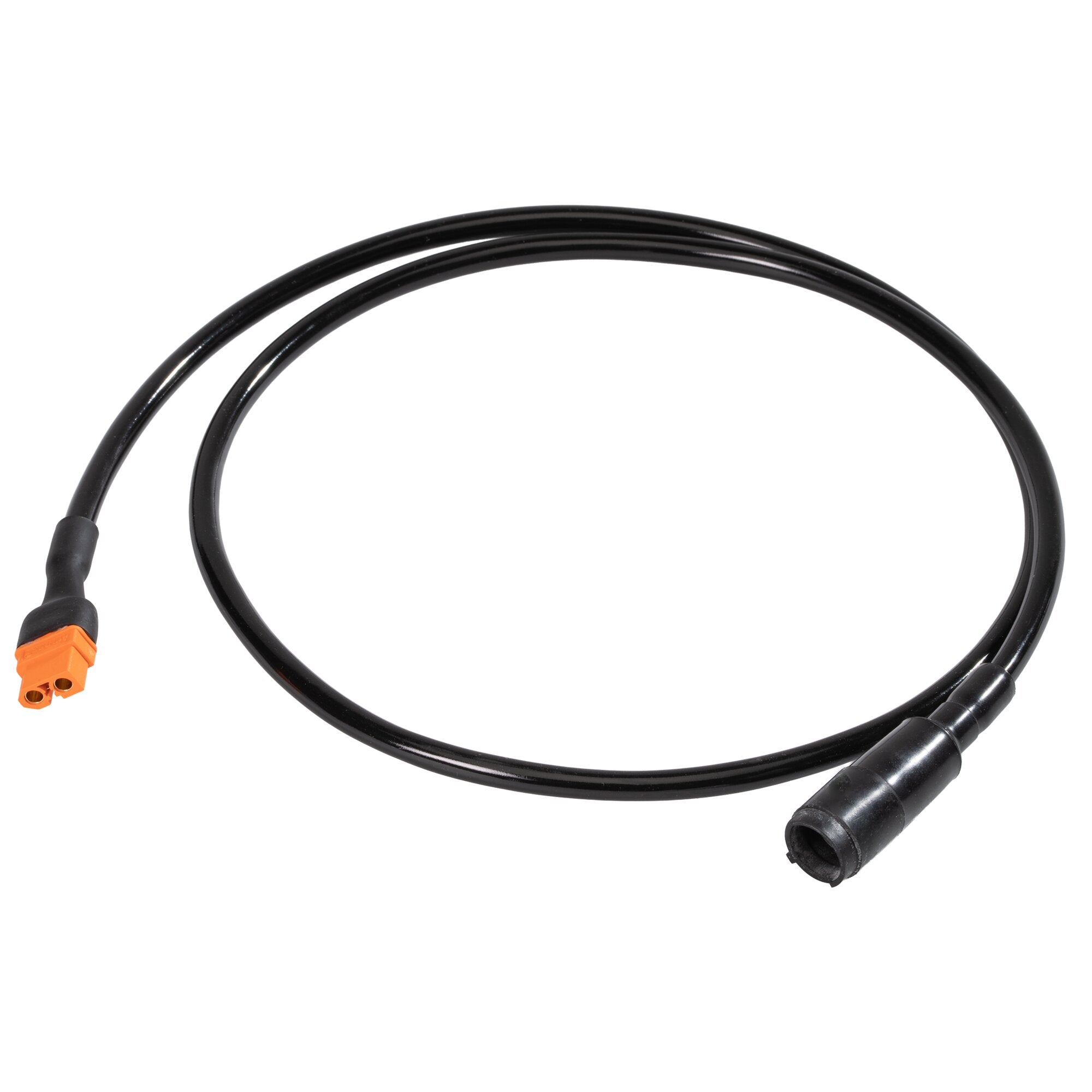 Schwarzes Adapterkabel mit orangefarbenem 2-poligen Anschluss links und dunklem Rundstecker rechts, Kabel locker geschlungen