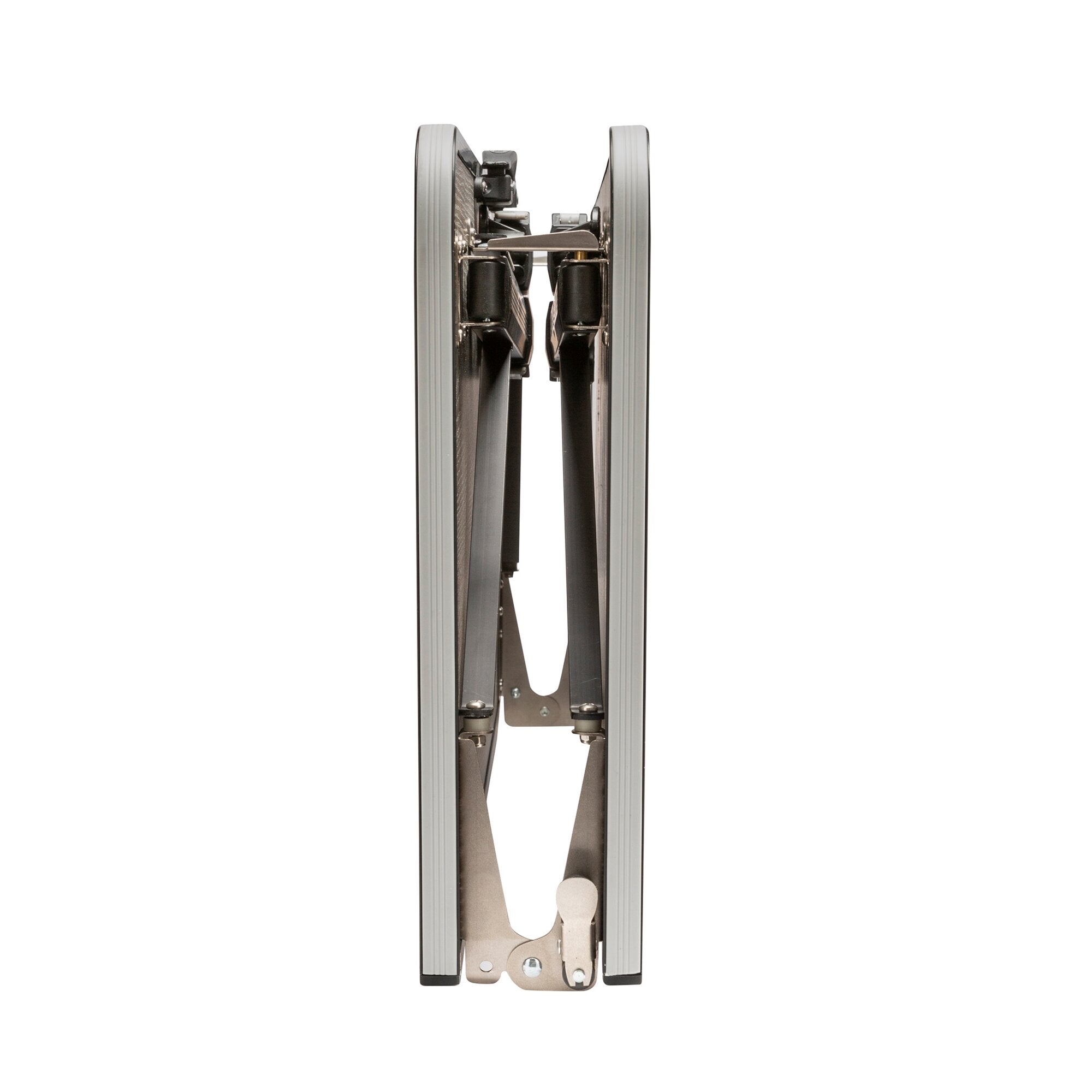 Detailaufnahme des Faltbeinsystems eines Campingtisches Elutop Compack 120: zwei parallele Aluminiumrahmen, Scharnierbolzen und Befestigungsplatten