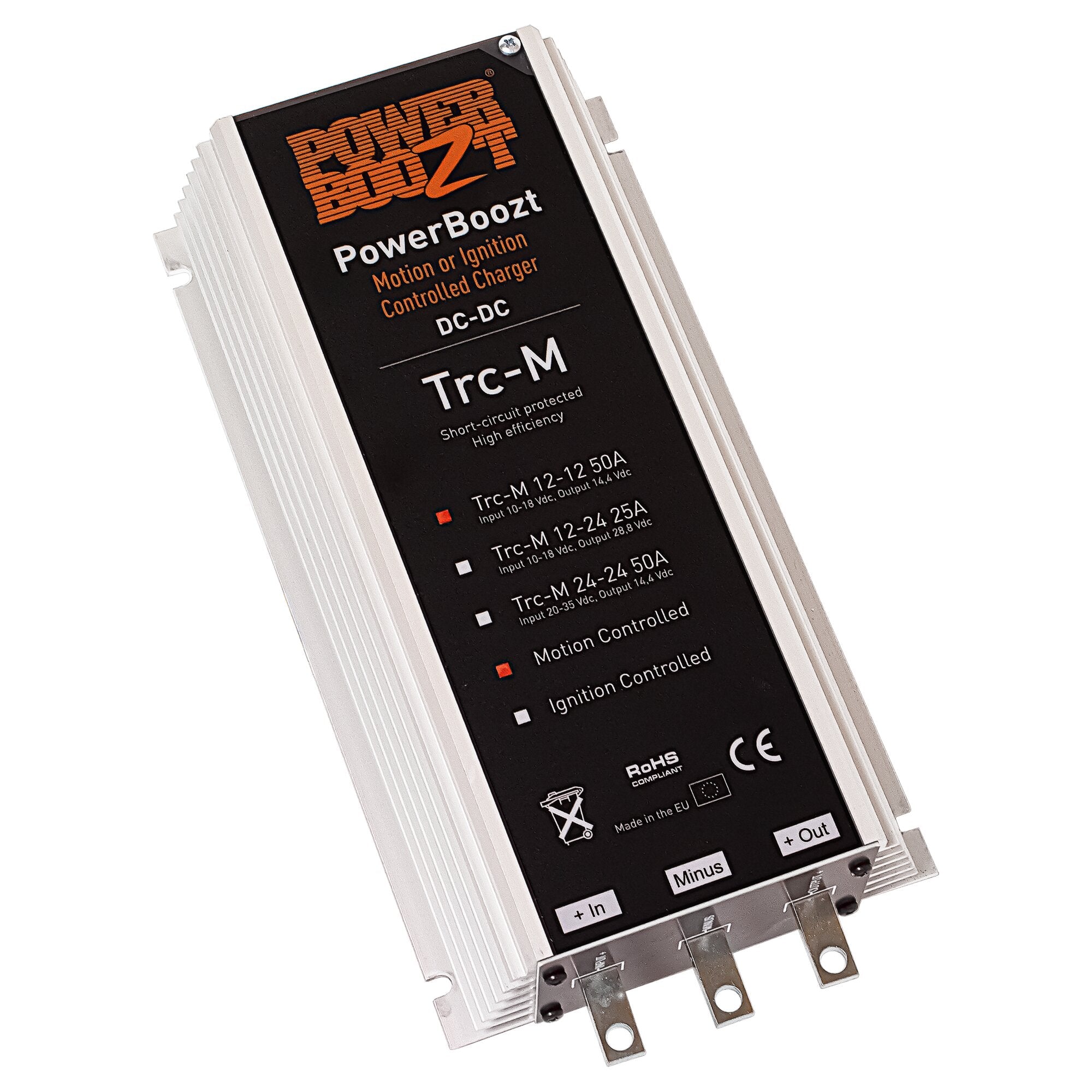 Ladebooster 50A mit Vibrationssensor in silbernem Gehäuse, schwarzes Etikett mit orange POWER BOOST 50A und Trc-M, unten Plus sichtbar