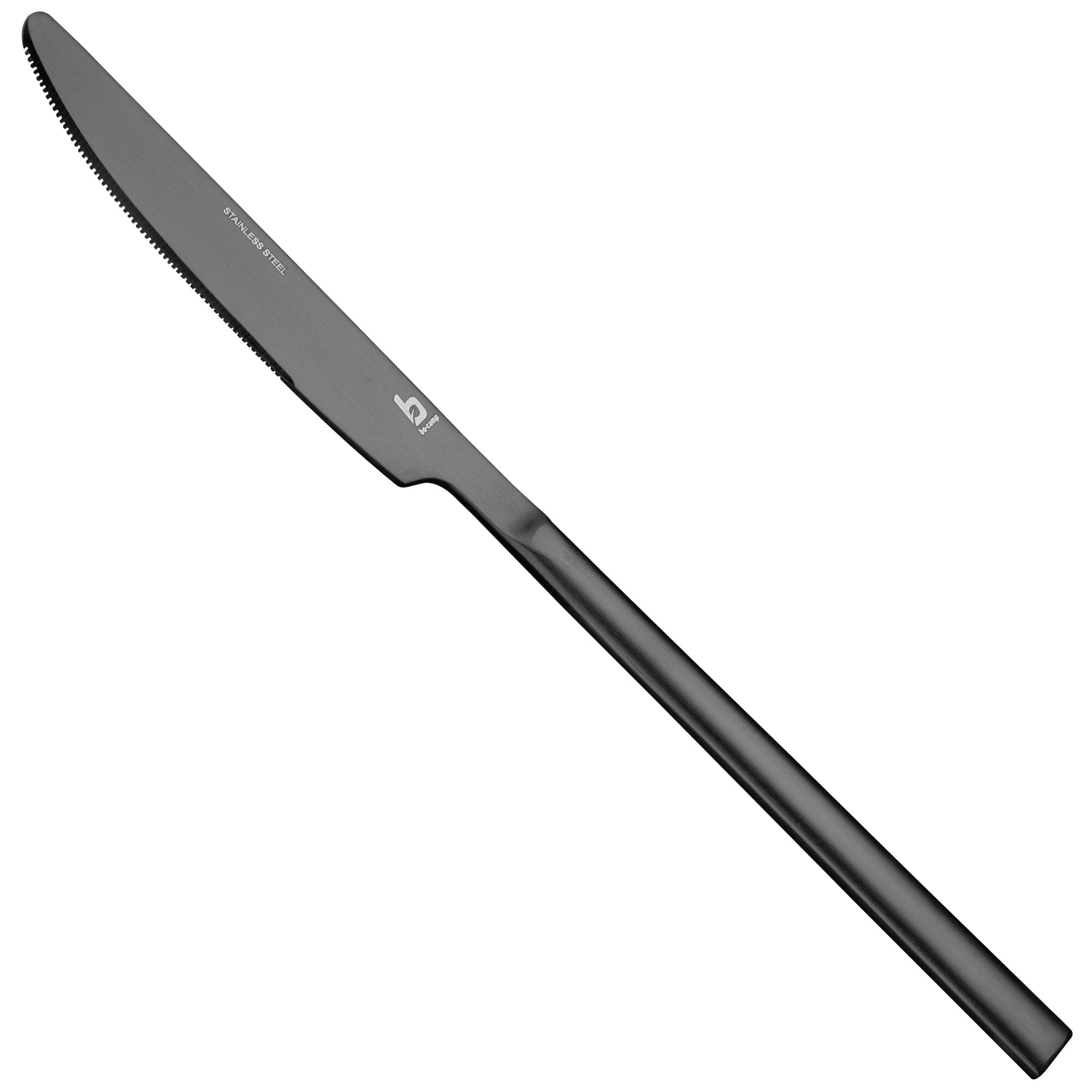Diagonal verlaufende schwarze Messerklinge mit gezackter Schneide, Edelstahl, Aufschrift STAINLESS STEEL am Blatt, Griff unten rechts sichtbar