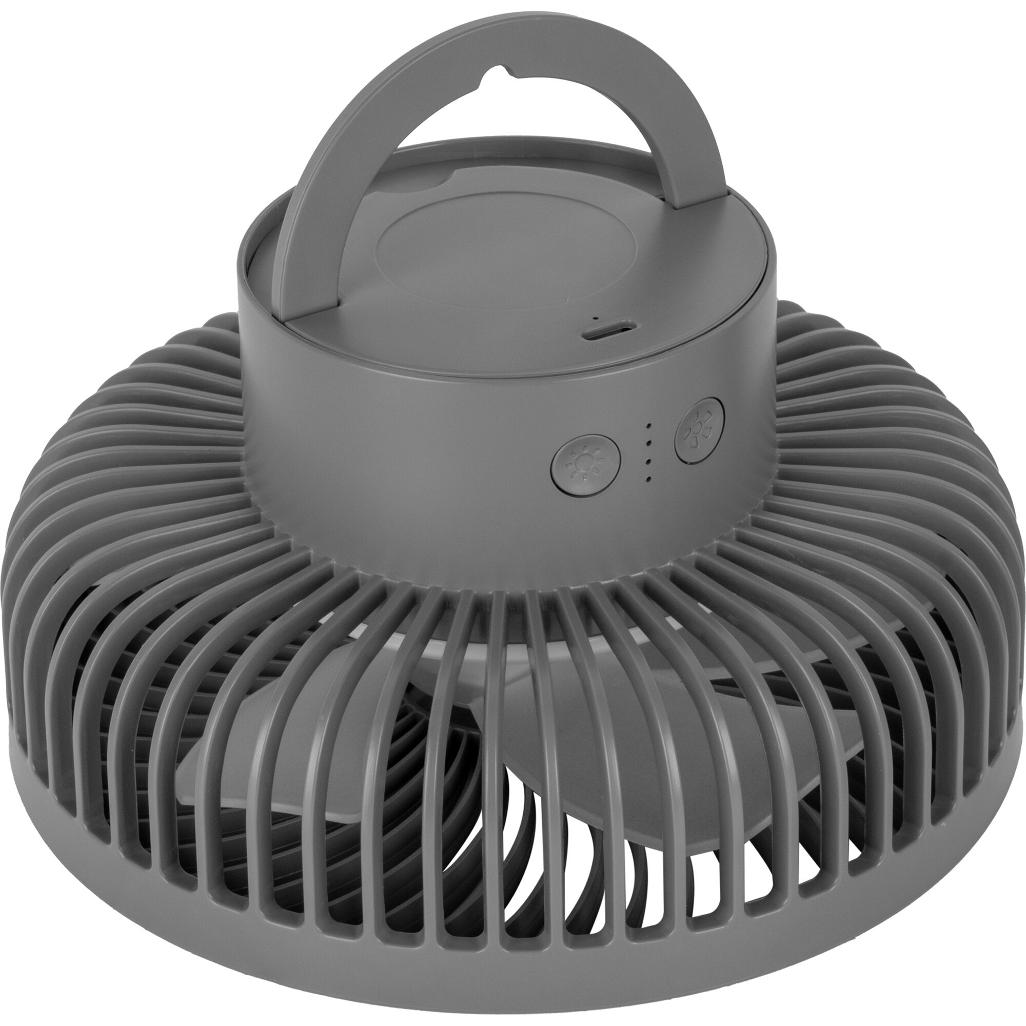 Nahaufnahme eines grauen Ventilators mit rundem Gehäuse, gebogenem Tragegriff oben und umlaufenden Rippen am Gehäuse