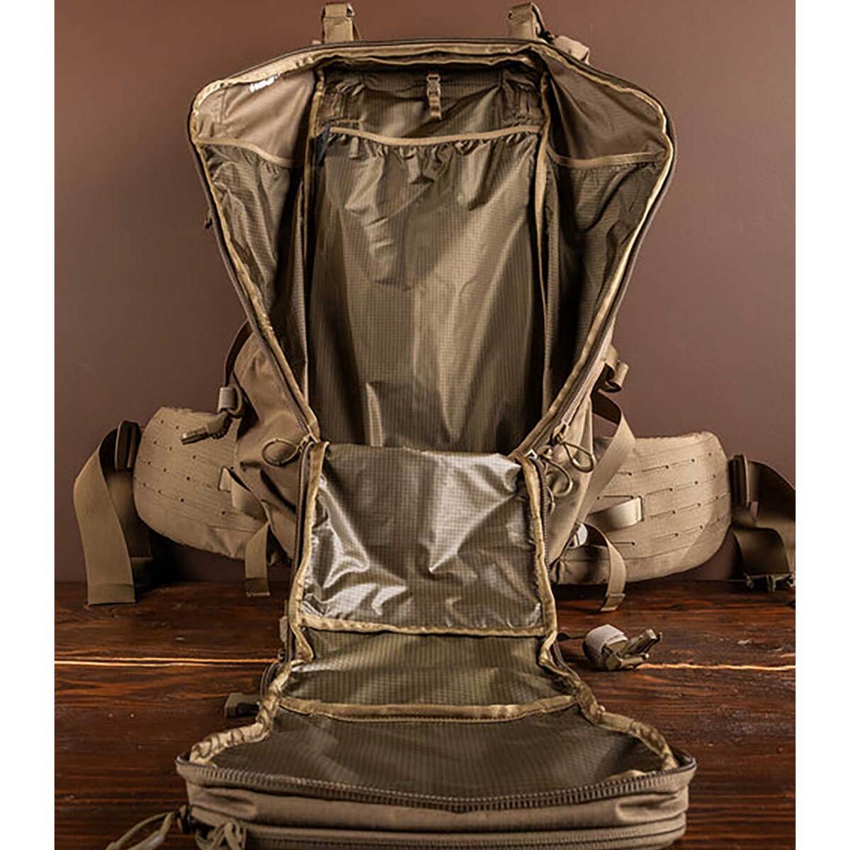 Eberlestock Brute 3500 Military Green – geöffnetes Hauptfach