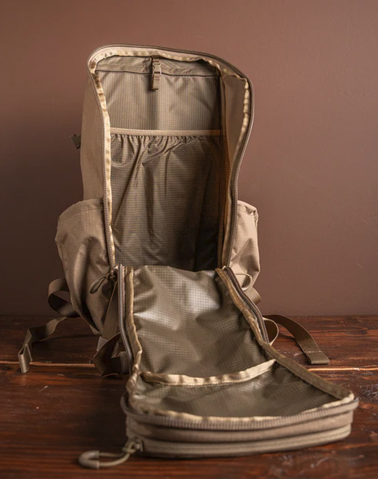 Eberlestock Brute Scout Mountain – Fronttaschen und schneller Ausrüstungszugriff
