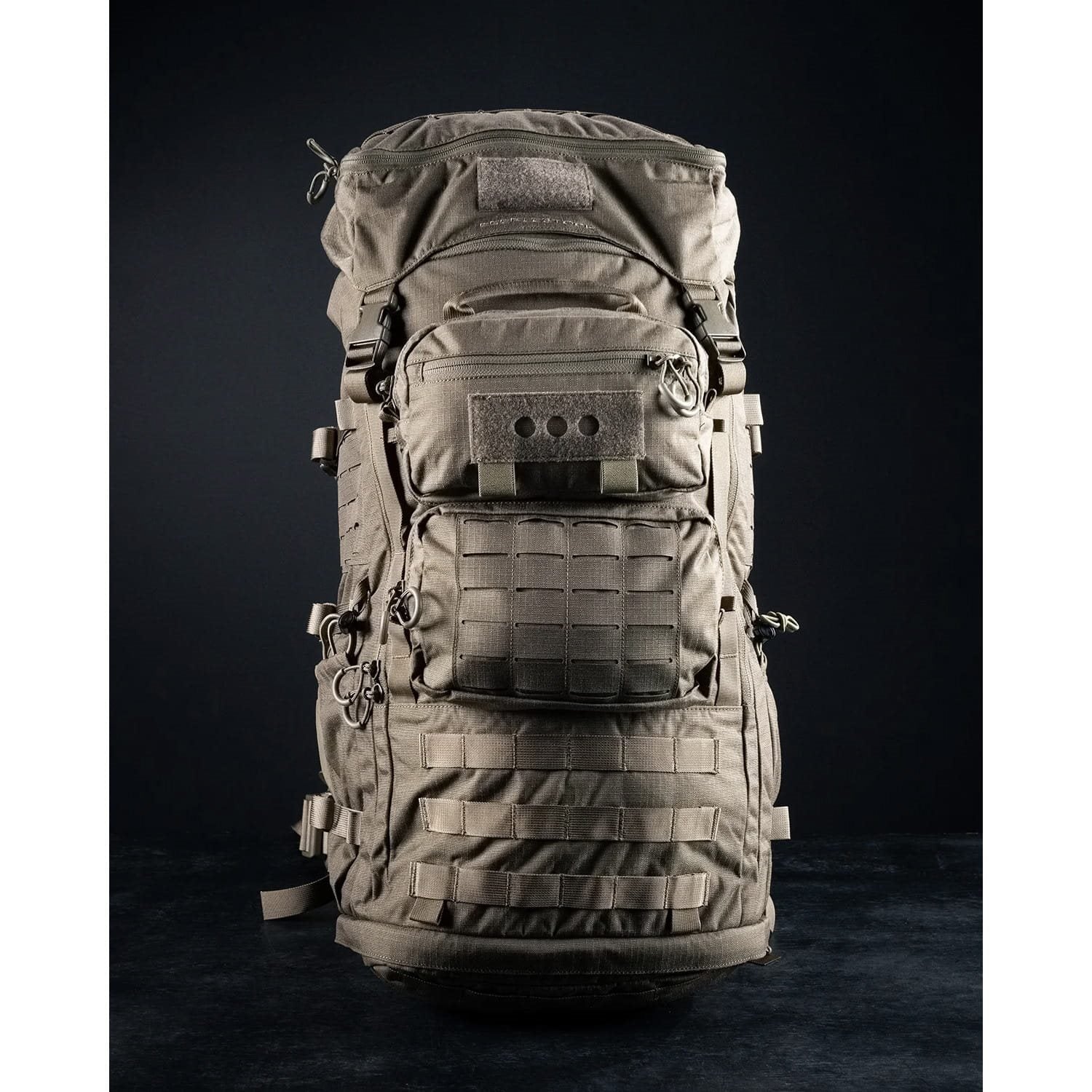 Eberlestock Mission Ruck Steingrauoliv – Seitenansicht und MOLLE-Flächen