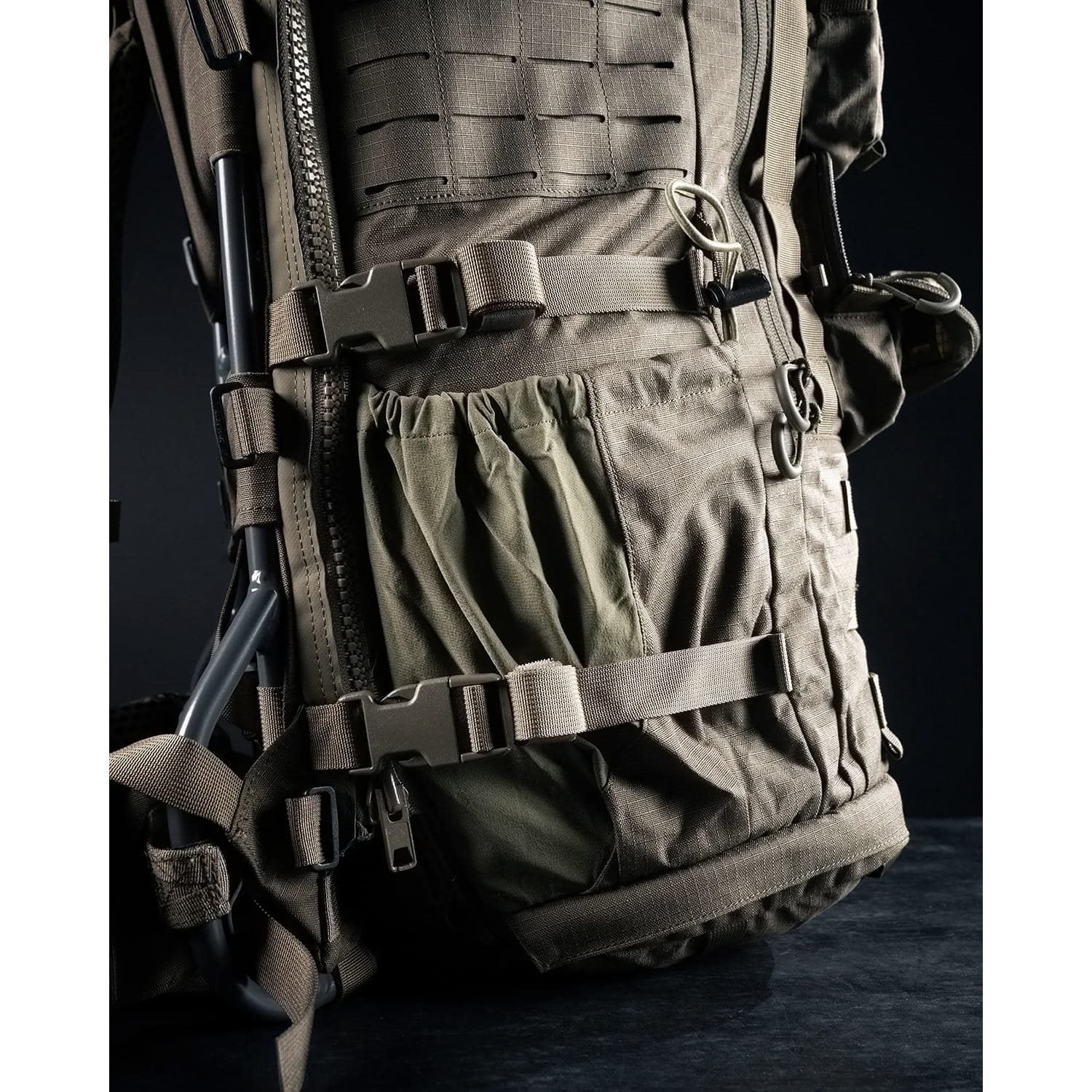 Eberlestock Mission Ruck Steingrauoliv – Detailansicht Hauptfach