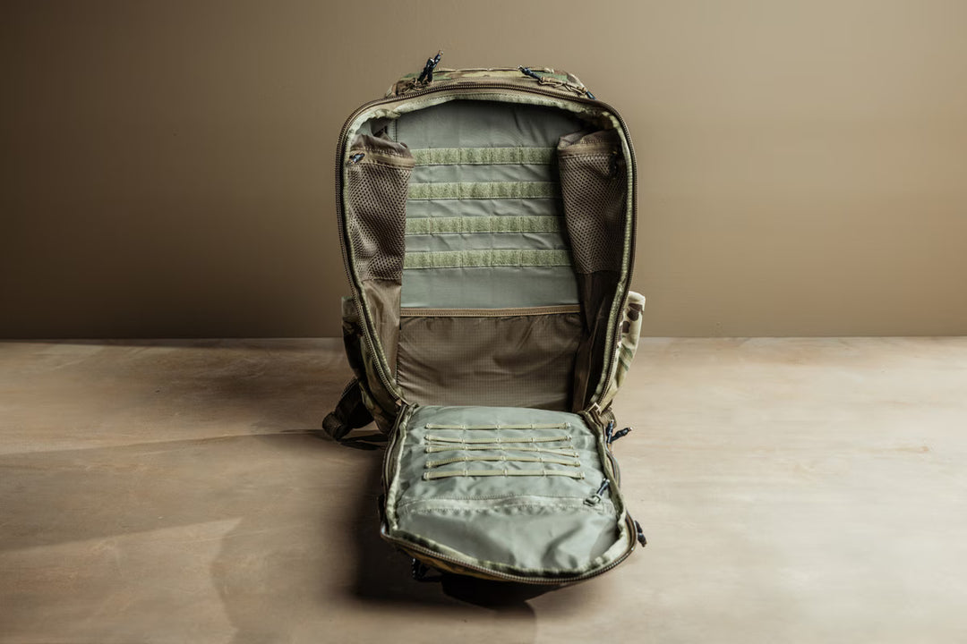 Eberlestock ROMAD Multicam – geöffneter Innenraum mit MOLLE-Feld