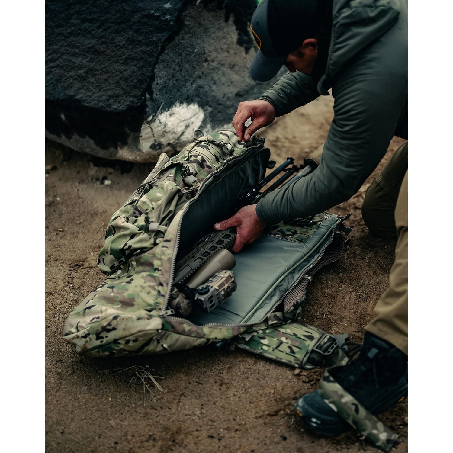 Eberlestock W2 Spectre Multicam – Zugriff auf das gepolsterte RAID Scabbard