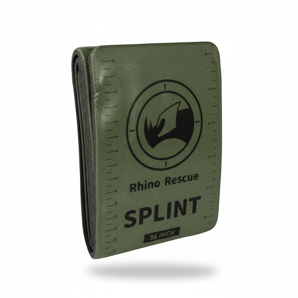 Olivgrüne Rhino Rescue Universalschiene 36 Inch mit schwarzem Logo und Schriftzug, kompakt gefaltet.