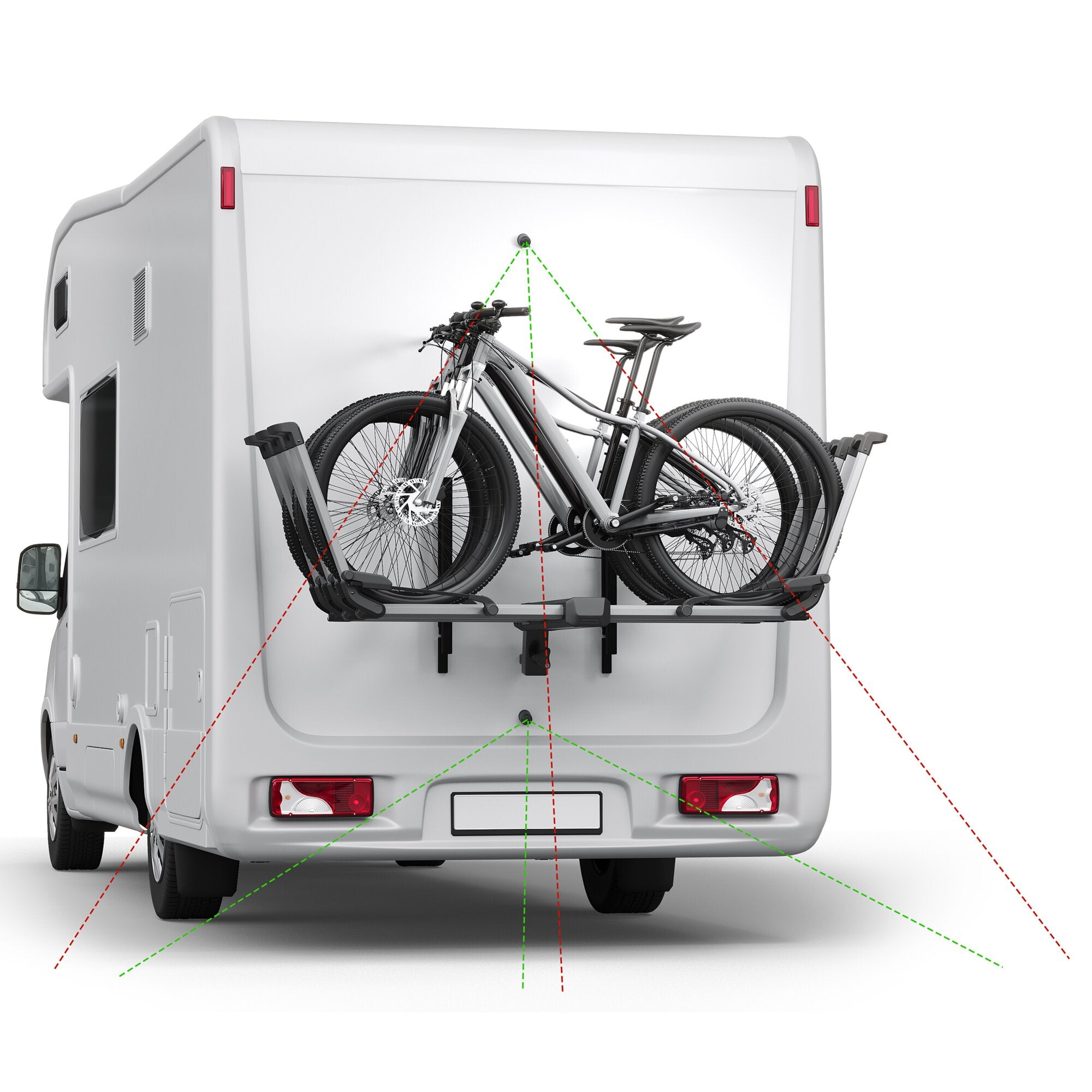 Rückseite eines weißen Wohnmobils mit Fahrradträger und zwei Fahrrädern, zentrale Rückfahrkamera Dometic PerfectView CAM 440 mit grünen und roten Führungslinien