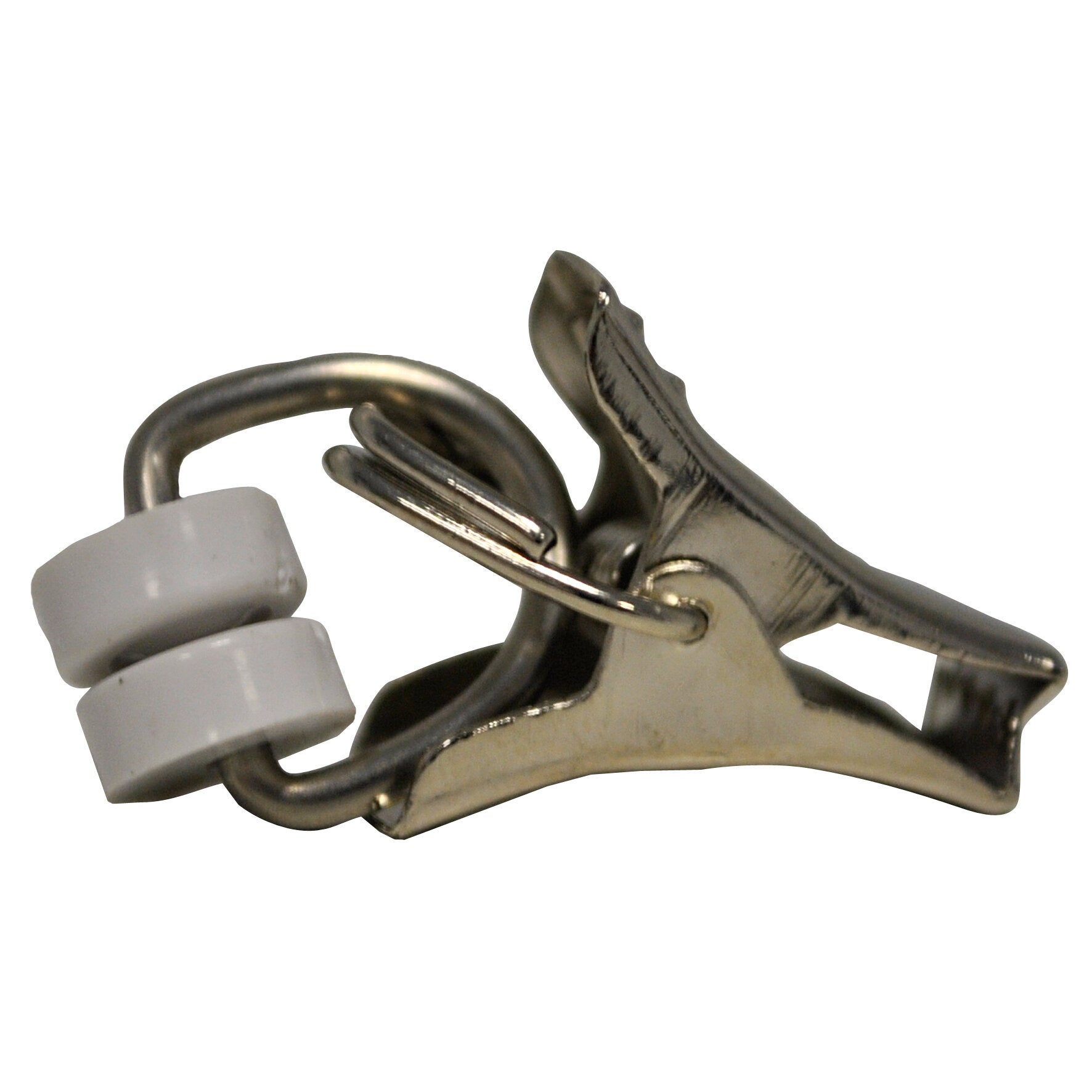 Detailaufnahme eines Rollrings mit Eisenklammer: glänzende Metallklemme fasst Ring, daneben graue Kunststoffbauteile, Hintergrund weiß