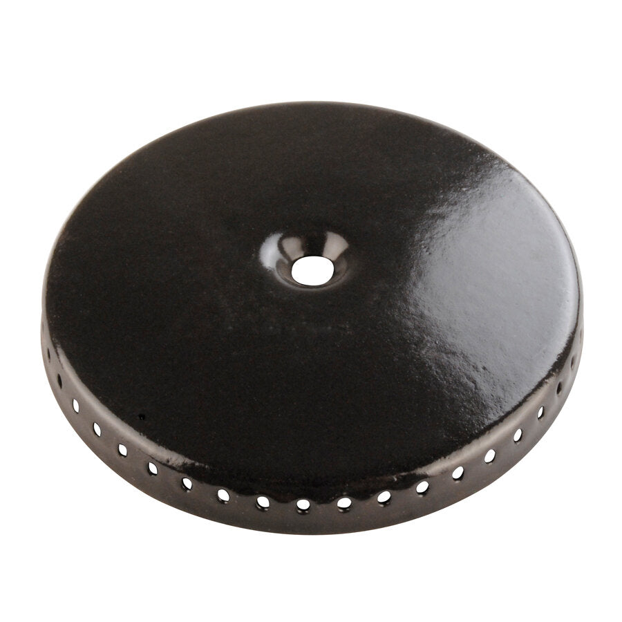 Runder, schwarzer Brennerdeckel aus Metall mit zentralem Loch und umlaufender Reihe kleiner Löcher am Rand, Durchmesser 8 cm