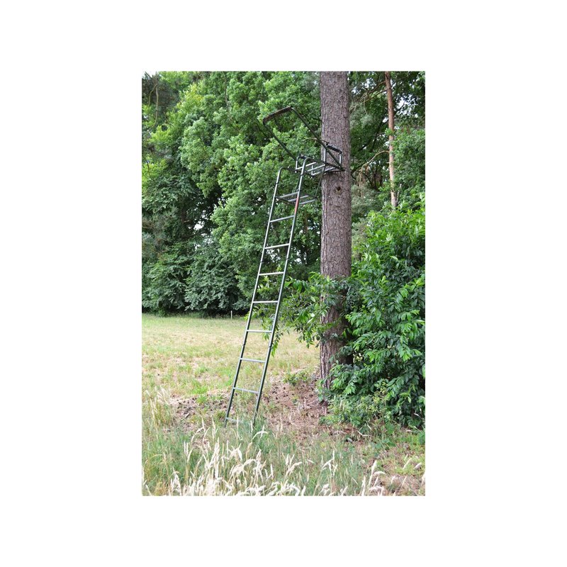 Farm-Land Ansitzleiter 710 an Baum