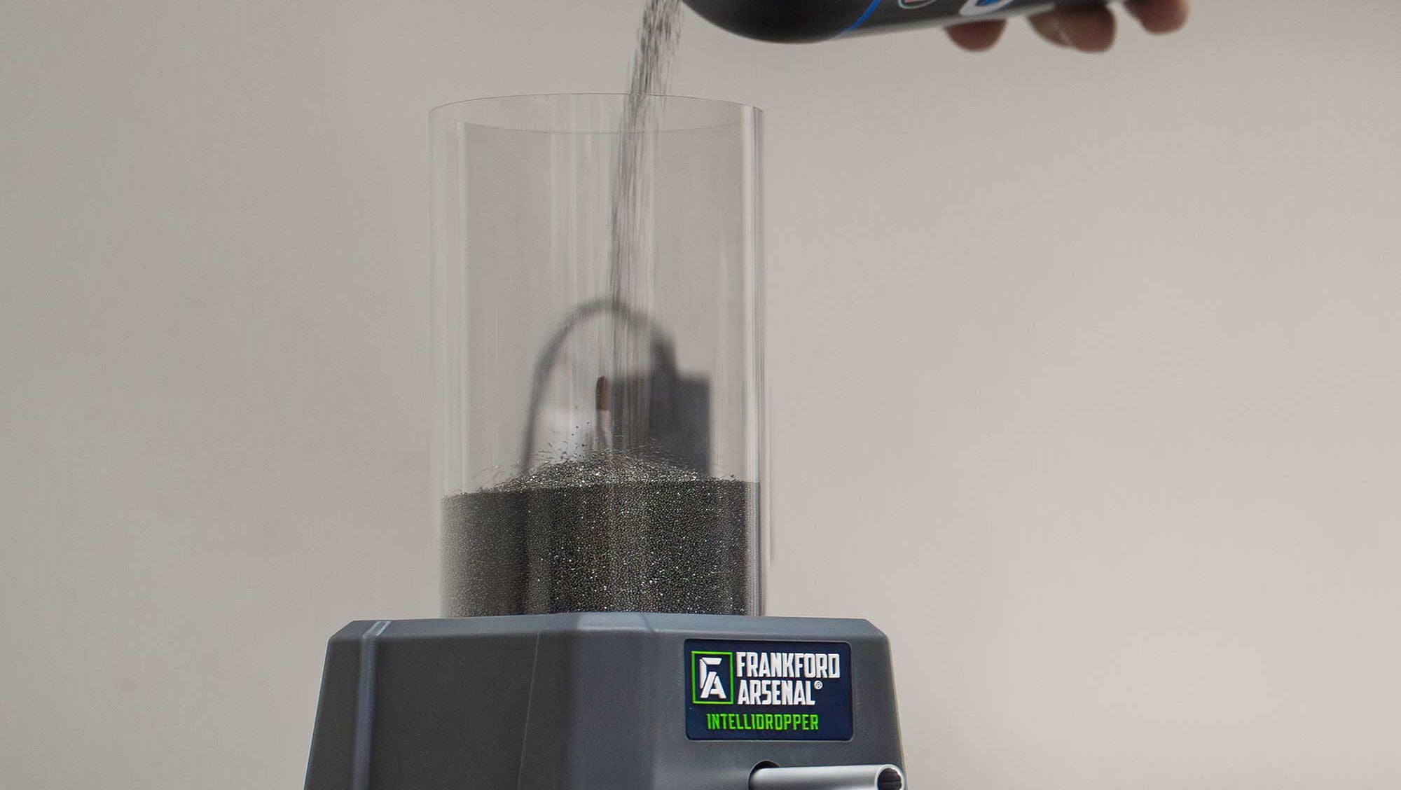 Frankford Arsenal Intellidropper 2.0 – transparenter Pulverbehälter und Einfüllbereich