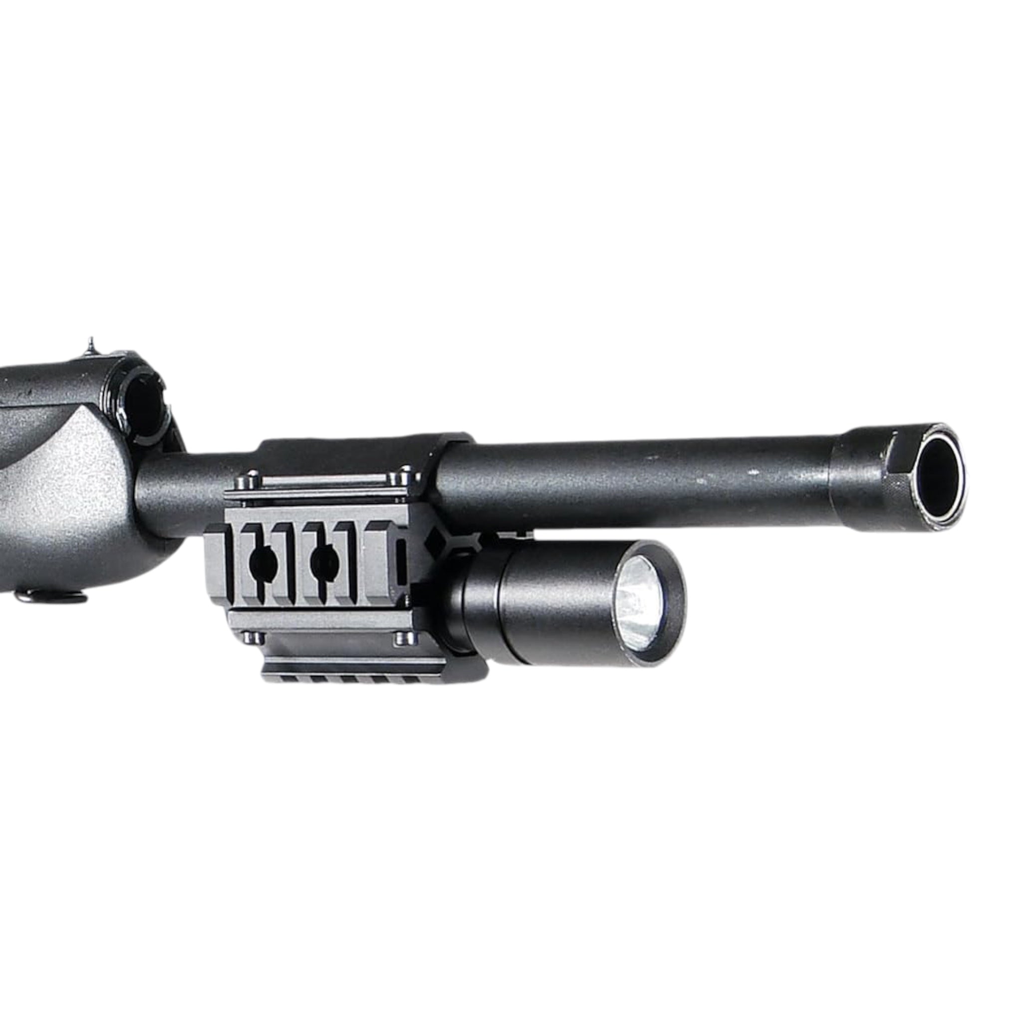 Schwarze UTG Universal Tri-Rail Laufmontage aus Aluminium mit 5 Slots, an schwarzem Gewehrlauf befestigt, inklusive.