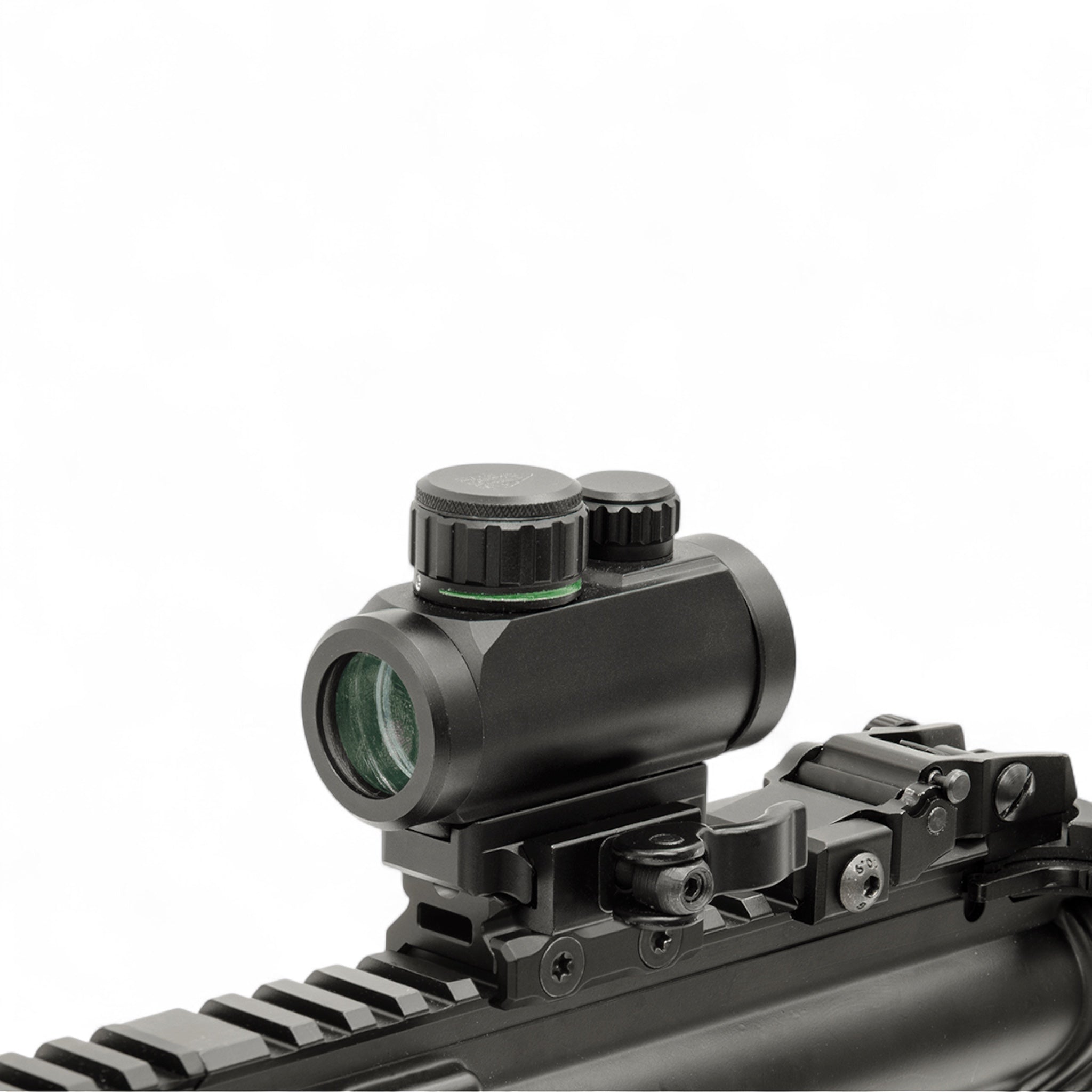 Schwarzer UTG Super Slim Picatinny Riser Mount aus Aluminium, 13 mm hoch, kompakt mit drei Slots und verstellbaren.