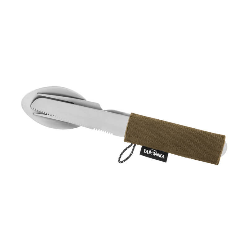 Campingbesteck-Set aus Edelstahl mit braunem Griff und Tatonka-Logo, bestehend aus Löffel, Messer und Gabel.