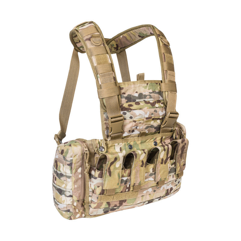 Multicam-farbene Tasmanian Tiger Chest Rig MKII mit MOLLE-System, verstellbaren Schultergurten und mehreren Taschen aus.