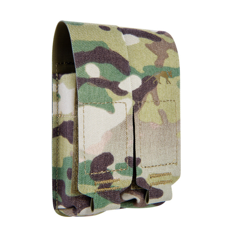 Doppel-Magazintasche aus Multicam-Cordura mit Klettverschluss und MOLLE-Befestigungsschlaufen.