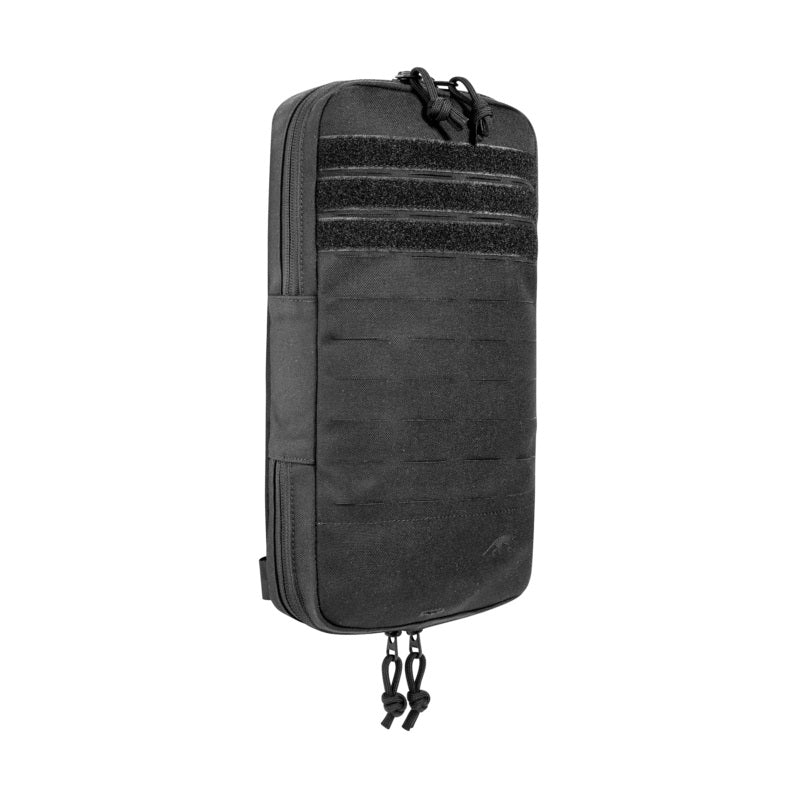 Schwarze Tasmanian Tiger Bladder Pouch Extended MKII mit Molle-System und Reißverschluss an Ober- und Unterseite, rechteckig .