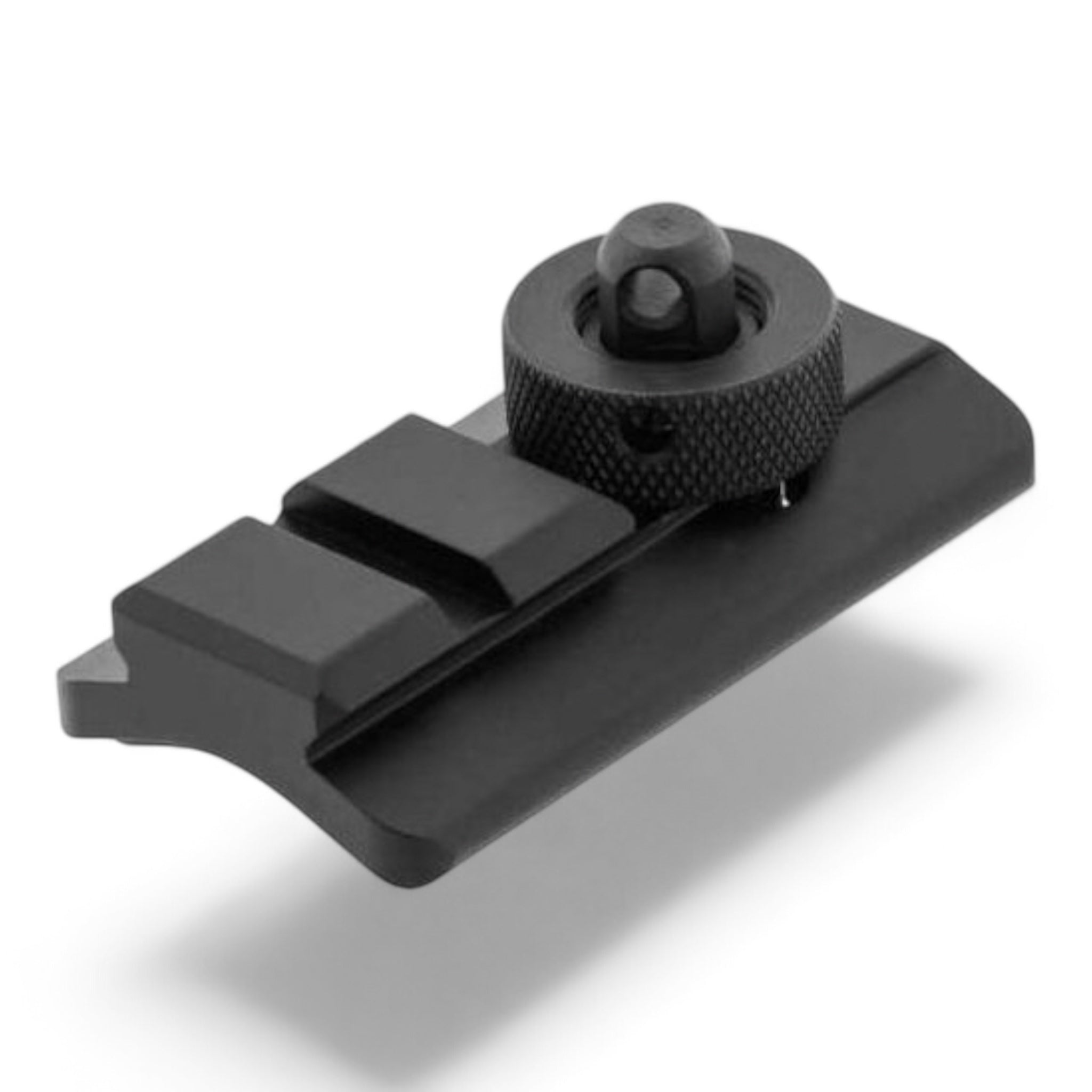 Schwarzer UTG Adapter aus Aluminium mit Picatinny-Schiene und drehbarem Riemenbügelöseverschluss.