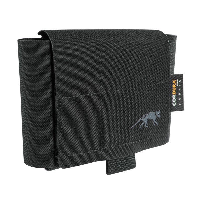 Schwarze taktische Glove Pouch aus robustem Stoff mit Klettverschluss und dezentem CORDURA-Label, kompakte rechteckige Form.
