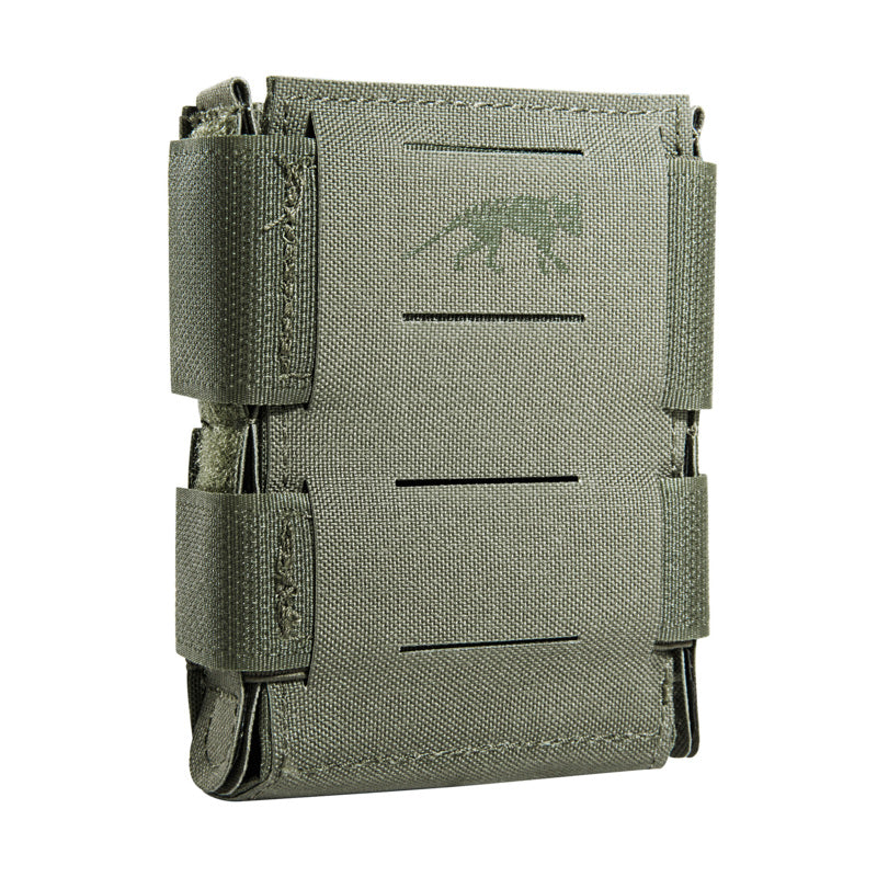 Olivegrüne Tasmanian Tiger SGL Mag Pouch MCL LP IRR Multikaliber-Magazintasche mit MOLLE-Schlaufen und Panther-Logo auf.