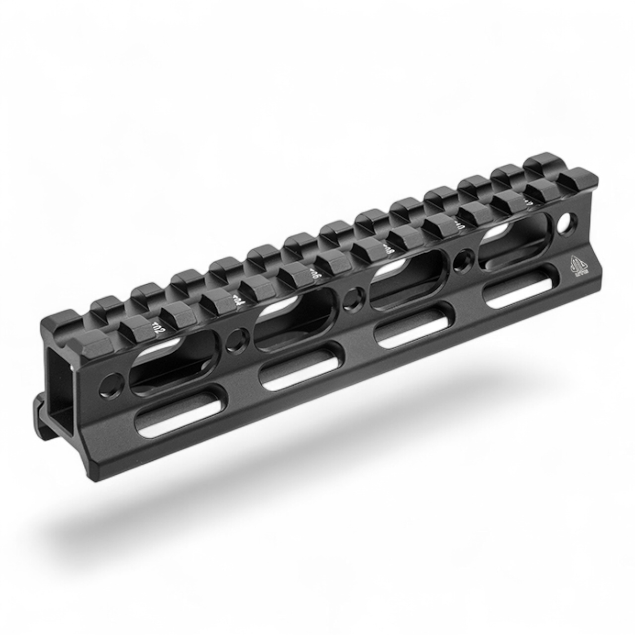 Schwarze UTG Super Slim Picatinny Riser Montierung aus Aluminium mit 13 Slots und 19 mm Höhe, anodisierte Oberfläche,.