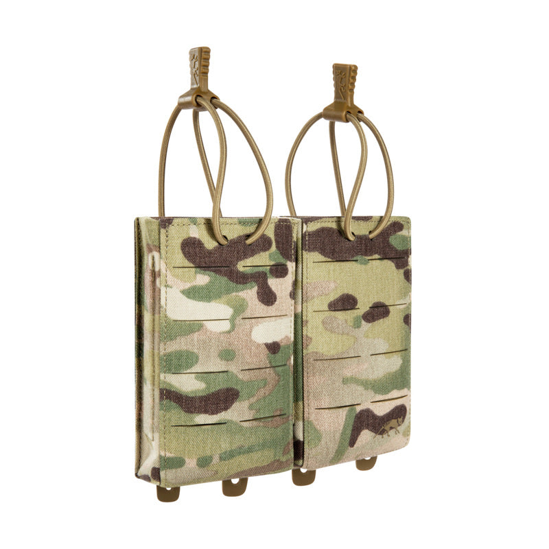 Tarnfarbene Tasmanian Tiger Magazintasche aus Cordura mit doppeltem M4-Magazinfach und Kordelverschluss, hinten MOLLE-System.