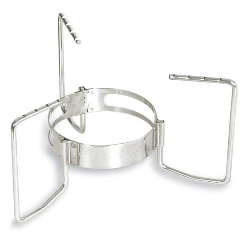 Silberner Tatonka Stand Alcohol Burner Halter mit drei klappbaren Beinen aus Metall, freistehend auf weißem Hintergrund.