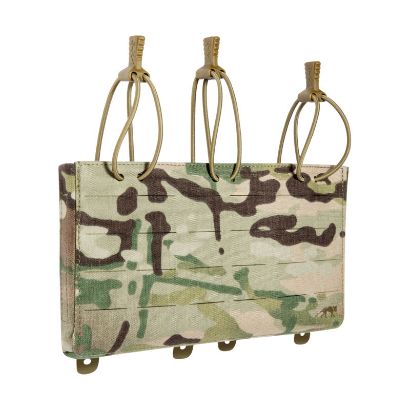 Multicam Tasmanian Tiger 3-fach M4 Magazintasche aus robustem Cordura mit Molle-Schlaufen und verstellbaren Gummizügen.