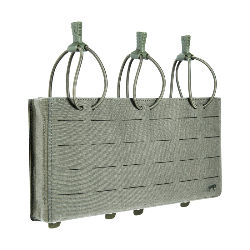 Dreifach-Magazintasche in olivgrün aus robustem Cordura mit MOLLE-System und elastischen Zugschnüren oben.