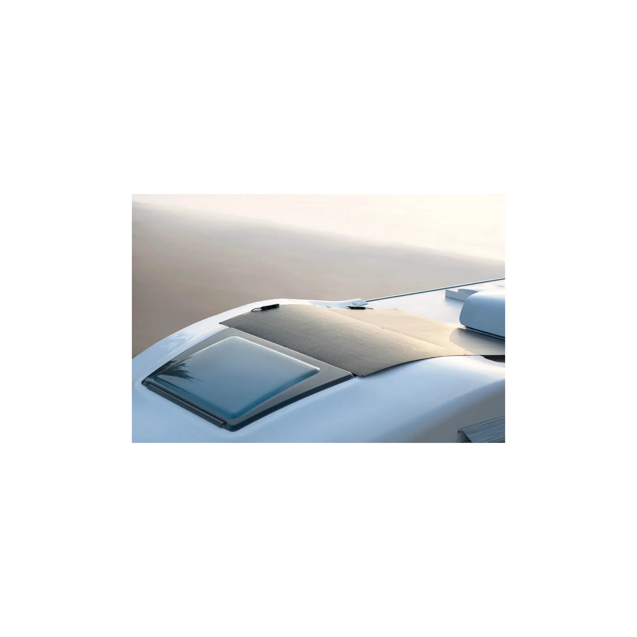 LINKSOLAR 200 W Flexibles Solarpanel auf einem Wohnmobildach