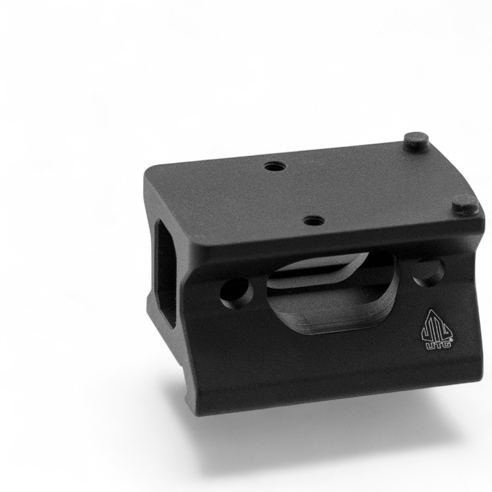 Schwarze, kompakte UTG RMR Montageschiene aus eloxiertem Aluminium mit niedrigem Profil und zwei Befestigungslöchern, vorne.