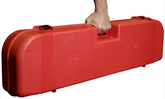 Roter MTM IFB-30 Rutentransportkoffer geschlossen, am Tragegriff gehalten