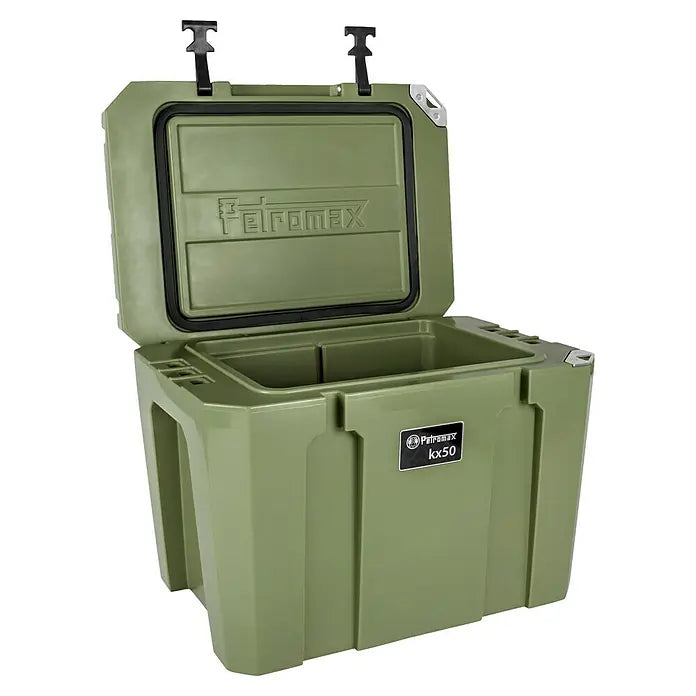 Petromax KX50 Passiv-Kühlbox 50 Liter Oliv – geöffnet mit Innenraum