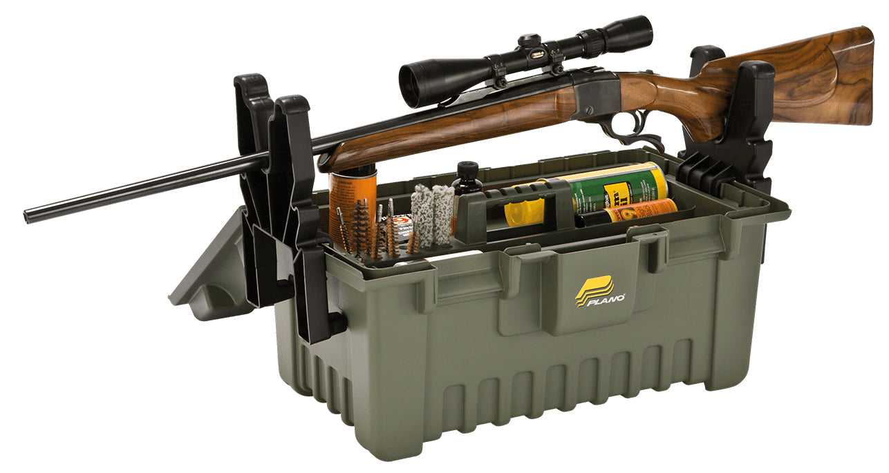 Plano Shooters Case X-Large geöffnet als Reinigungsstation mit Langwaffenauflagen